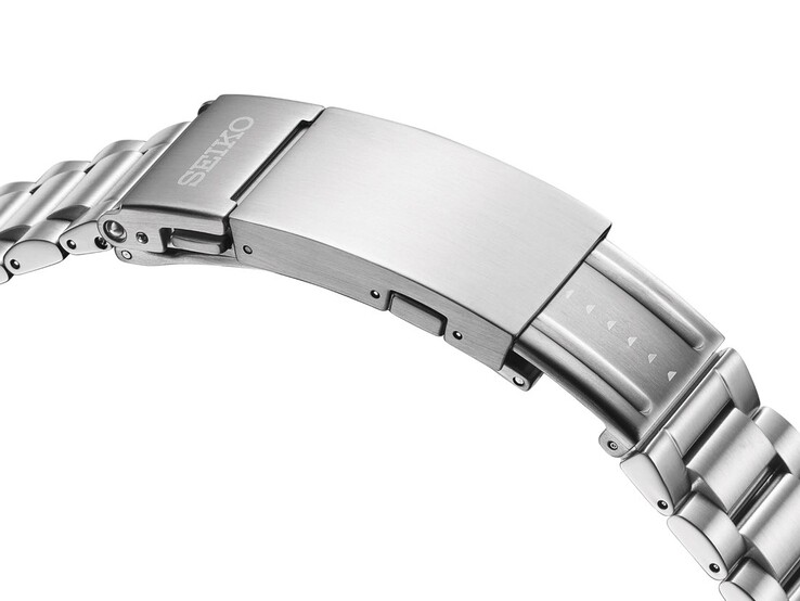 全新的微调表扣可提供 15 毫米的即时调节，分为六个步骤。