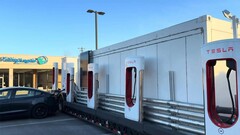 特斯拉部署 MegapackChargers 解决超级充电站节假日拥堵问题（图片来源：PRNDL 作者：Jordan Golson）