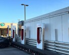 特斯拉部署 MegapackChargers 解决超级充电站节假日拥堵问题（图片来源：PRNDL 作者：Jordan Golson）