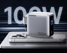 新款 Ugreen Nexode Pro 100W 配备四个接口和一个智能显示屏