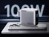 新款 Ugreen Nexode Pro 100W 配备四个接口和一个智能显示屏