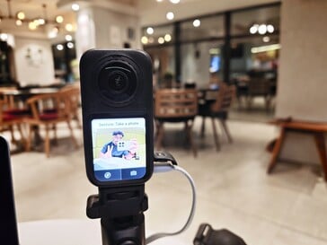 Insta360 X6 支持手势操作