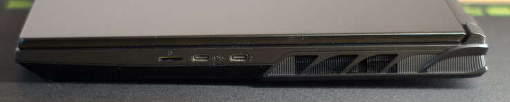 microSD读卡器，带DisplayPort和PowerDelivery的USB Type C，带Thunderbolt、DisplayPort和PowerDelivery的USB Type C