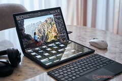 Apple 据说华硕正在计划推出一款与华硕 Zenbook 17 Fold 风格类似的 MacBook。(图片：Notebookcheck）