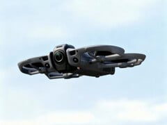 大疆 Avata 360 可作为普通 FPV 无人机运行，而非 360° 无人机。(图片来源：via Hakasushi）