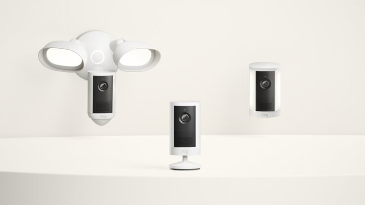 Outdoor、Spotlight 和 Floodlight Cam 4K Plus 型号将 Retinal 4K 扩展到更多安装类型,部分机型还支持电池和太阳能供电。