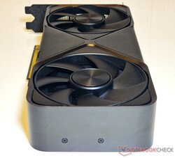 在负载情况下，RTX 5070 FE 的风扇会变得相当响亮