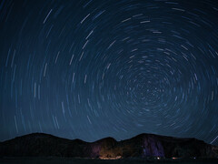 夜空是我们探索物理学奥秘的地方。(pexels.com / InstaWalli)