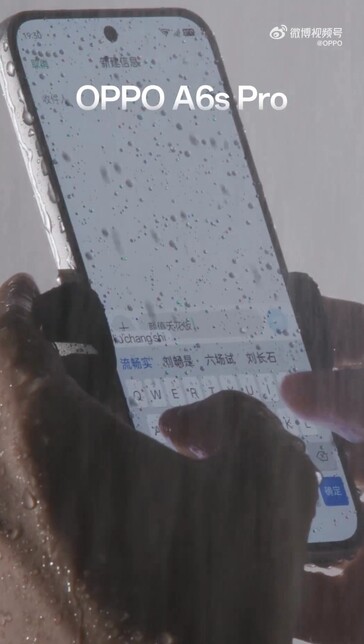 湿触式 Oppo A6s Pro 手机。