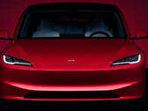 采用全新火焰红配色的 Model 3 高原版改款车型（图片：特斯拉）