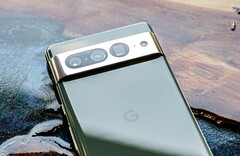 谷歌 Pixel 7 Pro 现在总共获得了五个主要的Android 更新，而不仅仅是三个。(图片来源：Triyansh Gill）