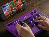 8BitDo 街机手柄兼容任天堂 Switch 和 Switch 2。