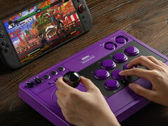 8BitDo 街机手柄兼容任天堂 Switch 和 Switch 2。