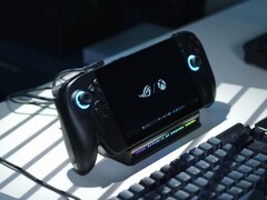 华硕 ROG Xbox Ally X 采用 AMD Ryzen Z2 Extreme APU。(图片来源：Alex Waetzel for NotebookcheckReviews on YouTube）