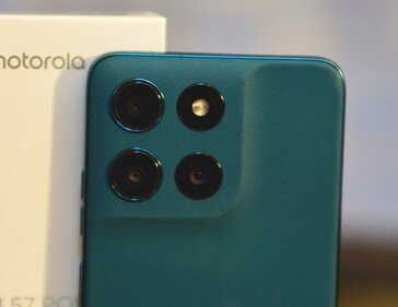 摄像头模块与优雅的曲线完美融合。