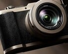图中的松下 Lumix L10 很快就会面临来自佳能的竞争。