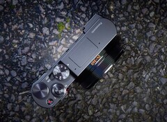 图中的 Lumix TZ200 显然将很快迎来后继者。