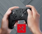 玩家在 Switch 2 Pro 控制器上移动左拇指杆