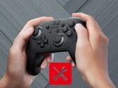 玩家在 Switch 2 Pro 控制器上移动左拇指杆
