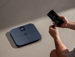 小米的新款电子秤配备了可充电电池,这与使用AAA电池的米家体脂秤S400 Pro(如图所示)不同。