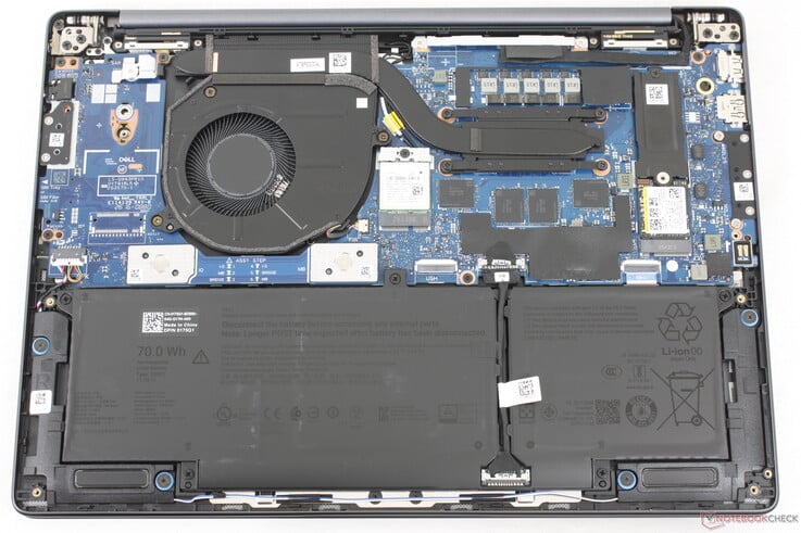 WLAN 和 M.2 2280 SSD 均可升级,而内存则为焊接式。WAN 仅在配置了该功能时才可升级。