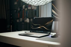 华硕 TUF Gaming A18 相机聚焦