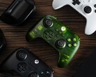 用于 Xbox 的 8BitDo Ultimate 3 模式控制器（如图）可通过 USB 电缆连接到 Xbox 游戏机。(图片来源：8BitDo）