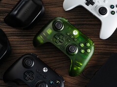 用于 Xbox 的 8BitDo Ultimate 3 模式控制器（如图）可通过 USB 电缆连接到 Xbox 游戏机。(图片来源：8BitDo）