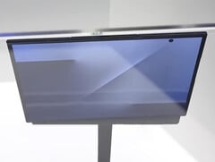 2025 年韩国 APEC 会议期间展出的三星Galaxy Z TriFold。(图片来源:SBS Korea via Omokgyo Electronics Mall - 已编辑)