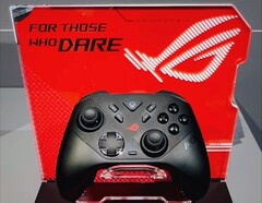 Gamescom 上展示的 ROG Raikiri II Xbox 无线控制器。(图片来源：华硕 ROG）