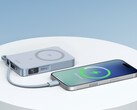 Ugreen 的 MagFlow Qi2 25W 磁性电源（如图）已在美国和英国上市。(图片来源：Ugreen）