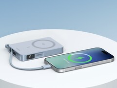 Ugreen 的 MagFlow Qi2 25W 磁性电源（如图）已在美国和英国上市。(图片来源：Ugreen）