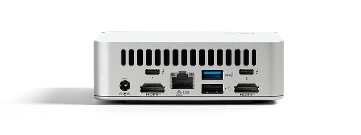 背面：电源接口、2 个 Thunderbolt 4、1 个 USB 3.1、1 个 USB 2.0、2.5G LAN、2 个 HDMI 2.1（图片来源：英特尔）