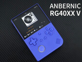 RG40XX V 将有多种颜色可供选择，包括这款迷人的蓝色。(图片来源：Anbernic）