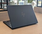 更大容量的电池、分辨率更低的 60 Hz IPS 显示屏以及高能效的 Lunar Lake CPU 都有助于明显延长电池使用时间（图片来源：Notebookcheck）