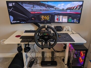Moza R5 赛车与 Assetto Corsa Competizione 的捆绑设置。