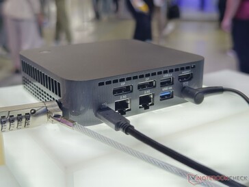 华硕 ExpertCenter PN54 后置端口（图片来源：Notebookcheck）