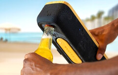 The House of Marley Get Together Go 便携式扬声器可用作开瓶器。