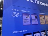 SD 协会展位上的明显标志：闪迪 SDUC 卡即将上市。