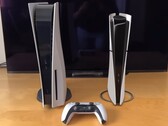 在增强现实对比视频中，PS5 Slim 看起来比原来的 PS5 更加小巧。(图片来源：rtql8d）