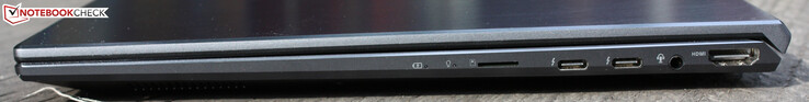 右边。读卡器：microSD，2个Thunderbolt USB 3.2 Gen 2x2，3.5毫米组合音频插孔，HDMI 2.0b
