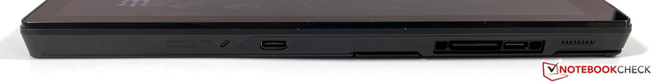 左边：USB-C与Thunderbolt 4（USB 4.0，DisplayPort 1.4），XG Mobile的专有连接，USB-C 3.2 Gen. 2（Power Delivery，DisplayPort）。
