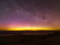 显示北极光的图片。(图片来源：lasseholsthansen - Pixabay)