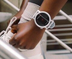 浅灰色 CMF Watch 3 Pro。