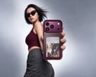 Ugreen Magic E Ink 屏幕保护壳在 iPhone 18 Pro 的背面增加了一块显示屏，用于展示照片。