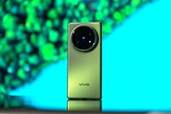 进口vivo X折叠5的价格有时只有三星Galaxy Z折叠7预期价格的一半。（图片来源：微博）