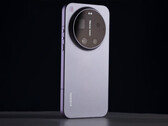 小米 17 Ultra 似乎将有四种配色。图：紫色配色。(图片来源：卢卫兵）