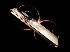 Mate 80 系列将由四款机型组成,其中多款机型采用抢眼的金色配色。(图片来源:华为)