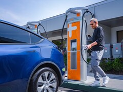 ChargePoint公司即将在其所有站点提供特斯拉NACS连接器（图片：ChargePoint）。