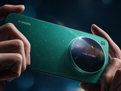 全球首发颜色之一的小米 17 Ultra。